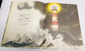 Эта книжечка моя про моря и про маяк.